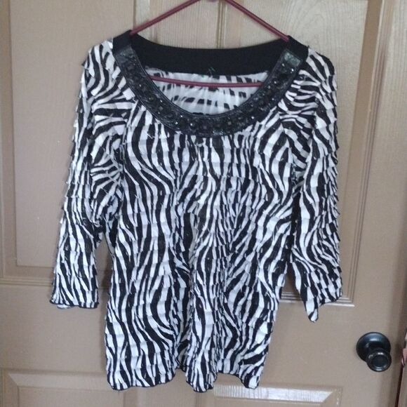 4@30.00 𝅺or 12.00 Cute Ladies Top/Blouse - Picture 1 of 16